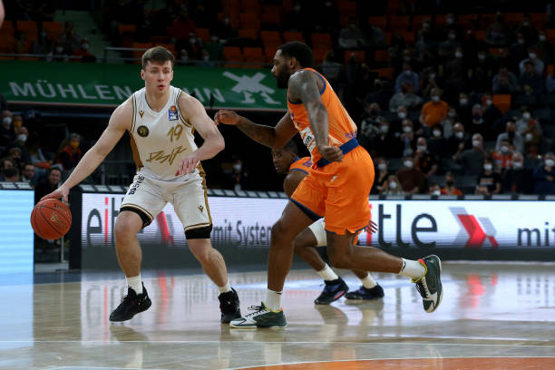 与奥萨苏纳 与奥萨苏纳